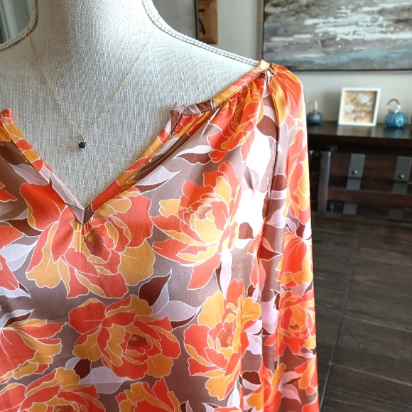 Emily Wonder Satin Floral Print Blouse with Split Neckline - Picture 8 of 10